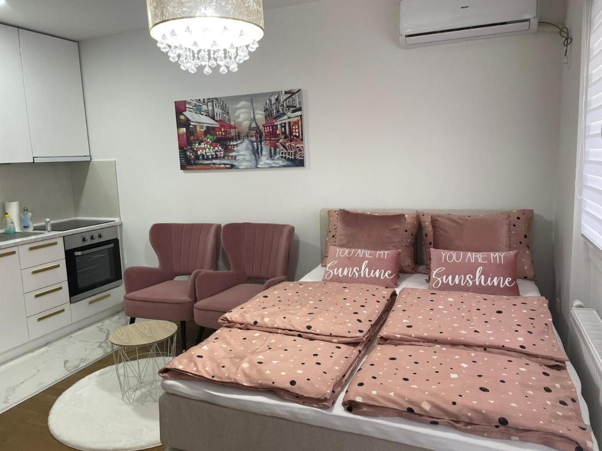Spring Deluxe Apartman Újvidék Kültér fotó