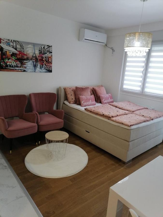 Spring Deluxe Apartman Újvidék Kültér fotó