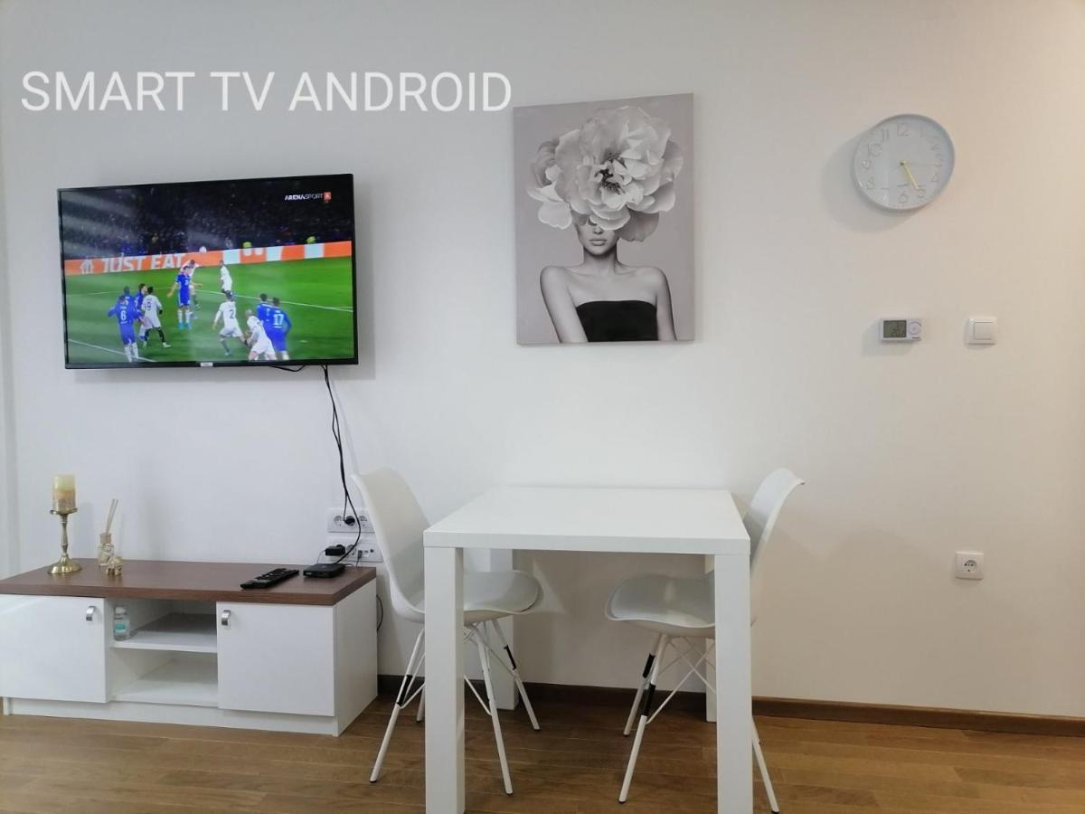 Spring Deluxe Apartman Újvidék Kültér fotó
