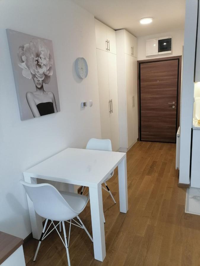 Spring Deluxe Apartman Újvidék Kültér fotó